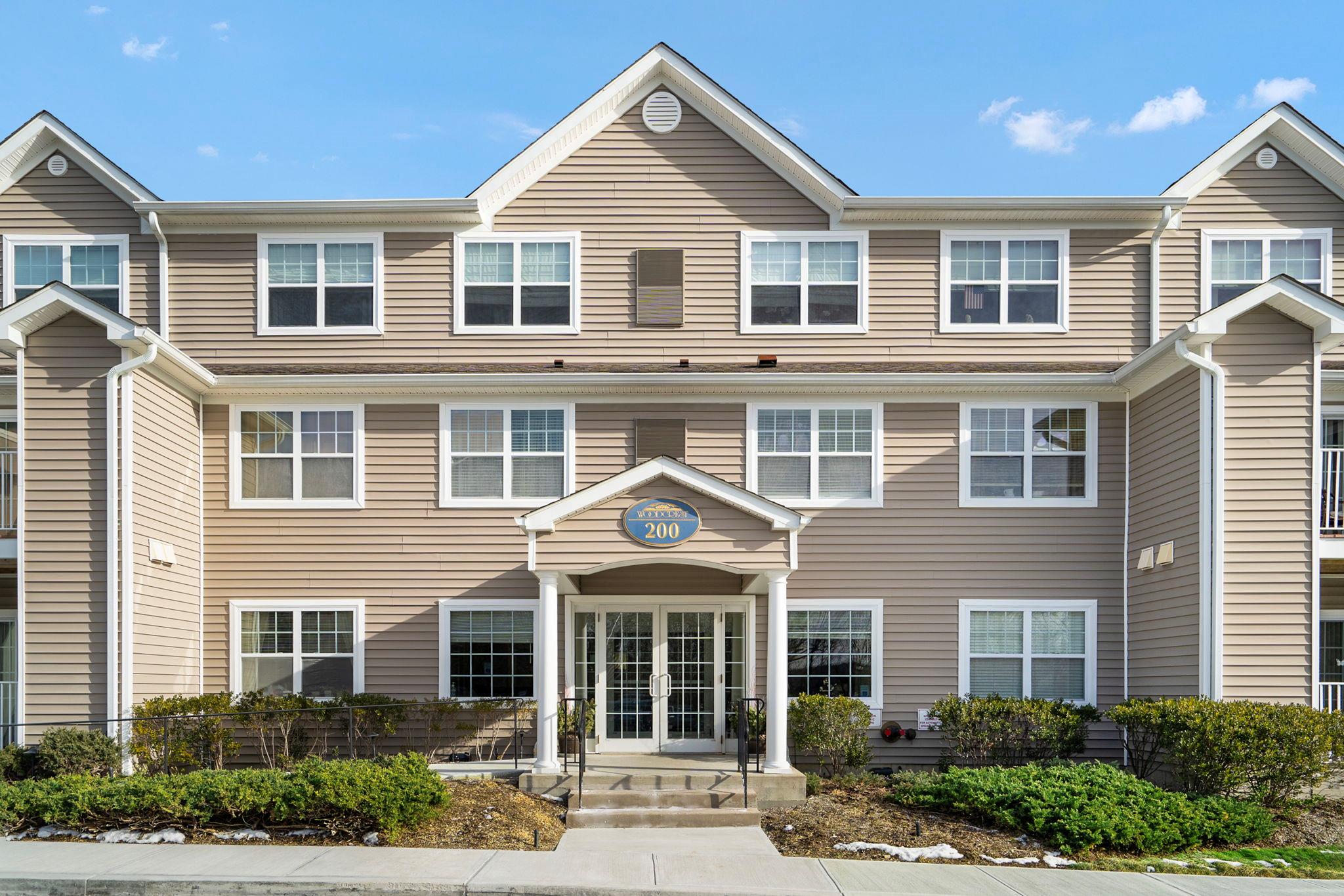 200 Woodcrest Lane #219, Mount Kisco, New York image 1