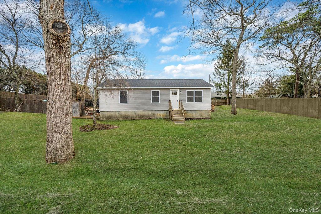 Photo of 28 Dale Avenue, Riverhead, NY 11901 (MLS # 980552)