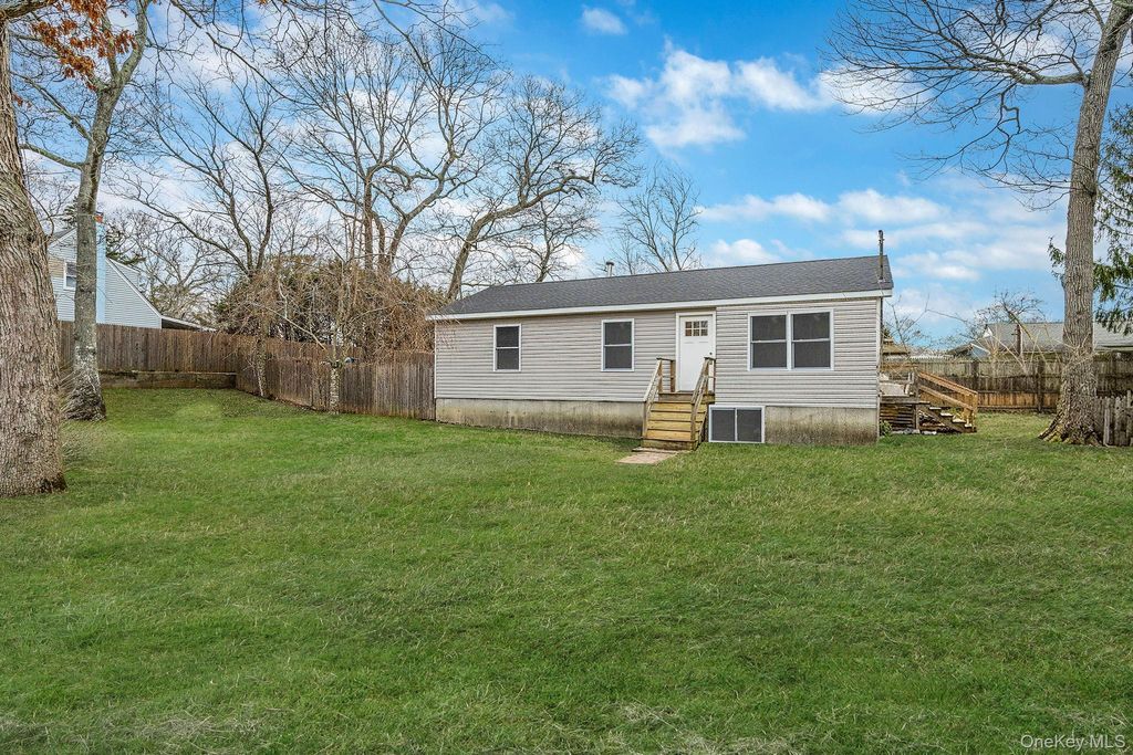 Photo of 28 Dale Avenue, Riverhead, NY 11901 (MLS # 980552)