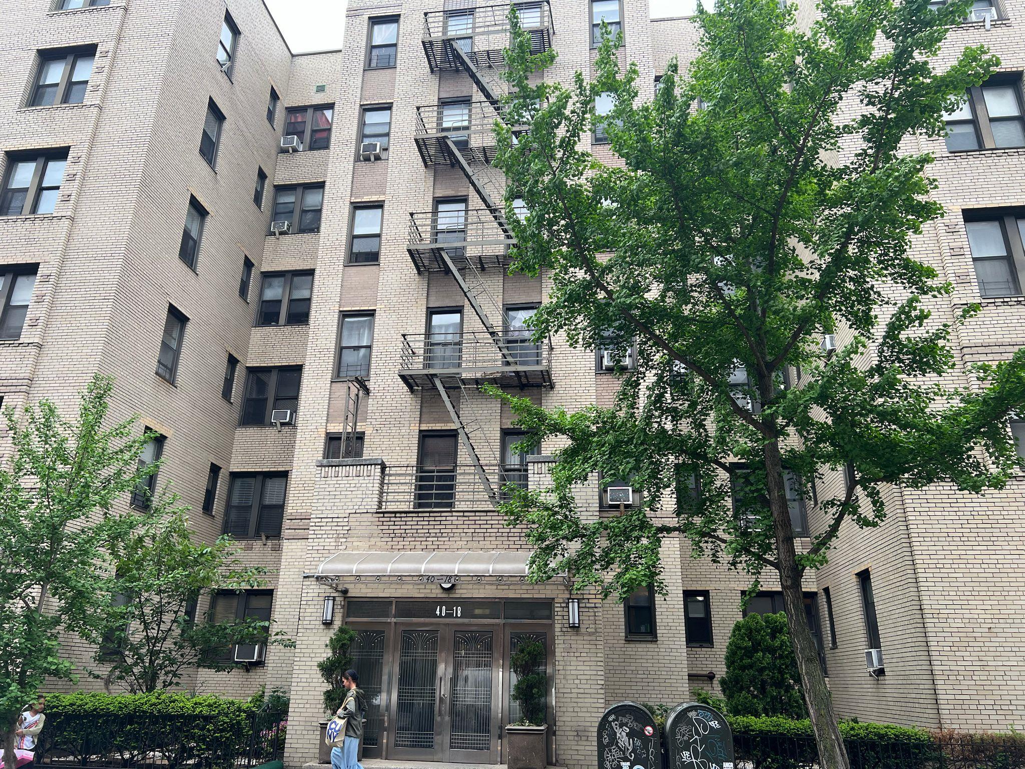 Property for Sale at Hampton Street St 5-J, Elmhurst, Queens, NY - Bedrooms: 1 
Bathrooms: 1 
Rooms: 5  - $379,000