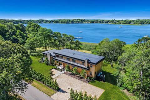 Photo of 8 Hilo Drive, Shelter Island, NY 11964 (MLS # 962070)
