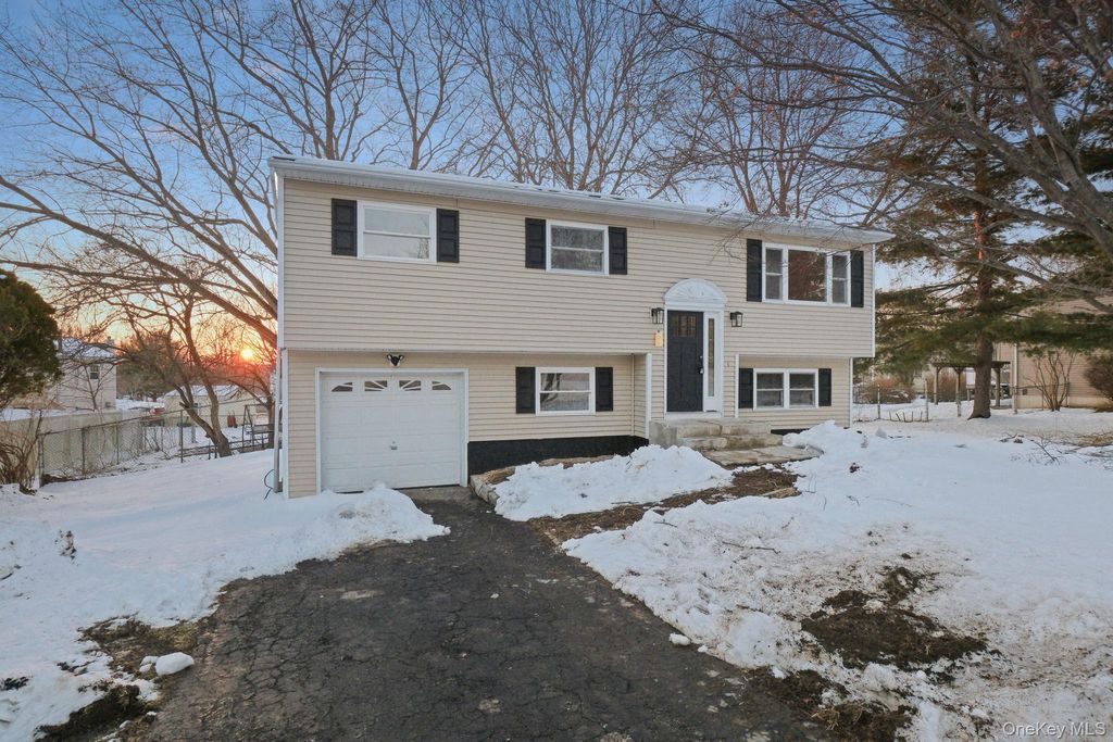 Photo of 15 Decker Drive, Washingtonville, NY 10992 (MLS # 965187)