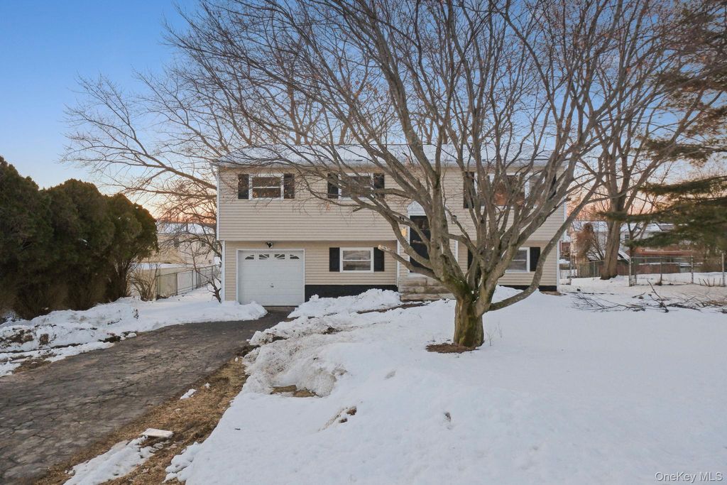 Photo of 15 Decker Drive, Washingtonville, NY 10992 (MLS # 965187)