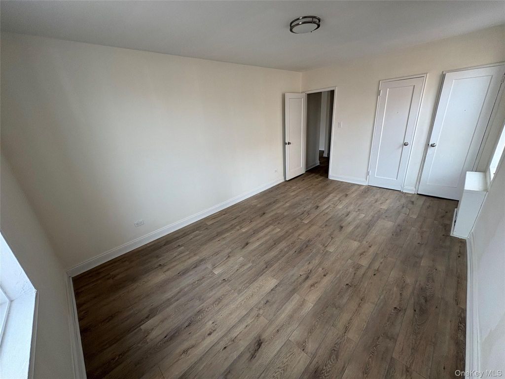 Photo of 67-12 Yellowstone Boulevard #F6, Flushing, NY 11375 (MLS # 965864)