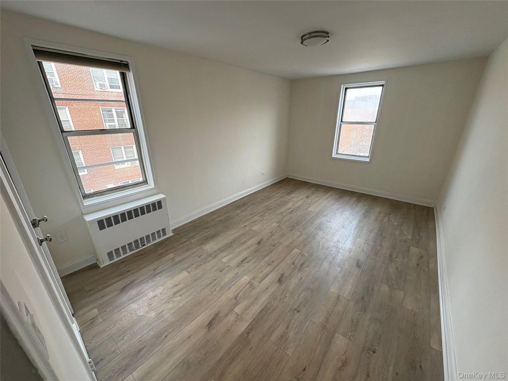 Photo of 67-12 Yellowstone Boulevard #F6, Flushing, NY 11375 (MLS # 965864)