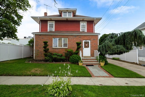 Homes For Sale - 298 Lincoln Place<br/> Lawrence, NY 11559