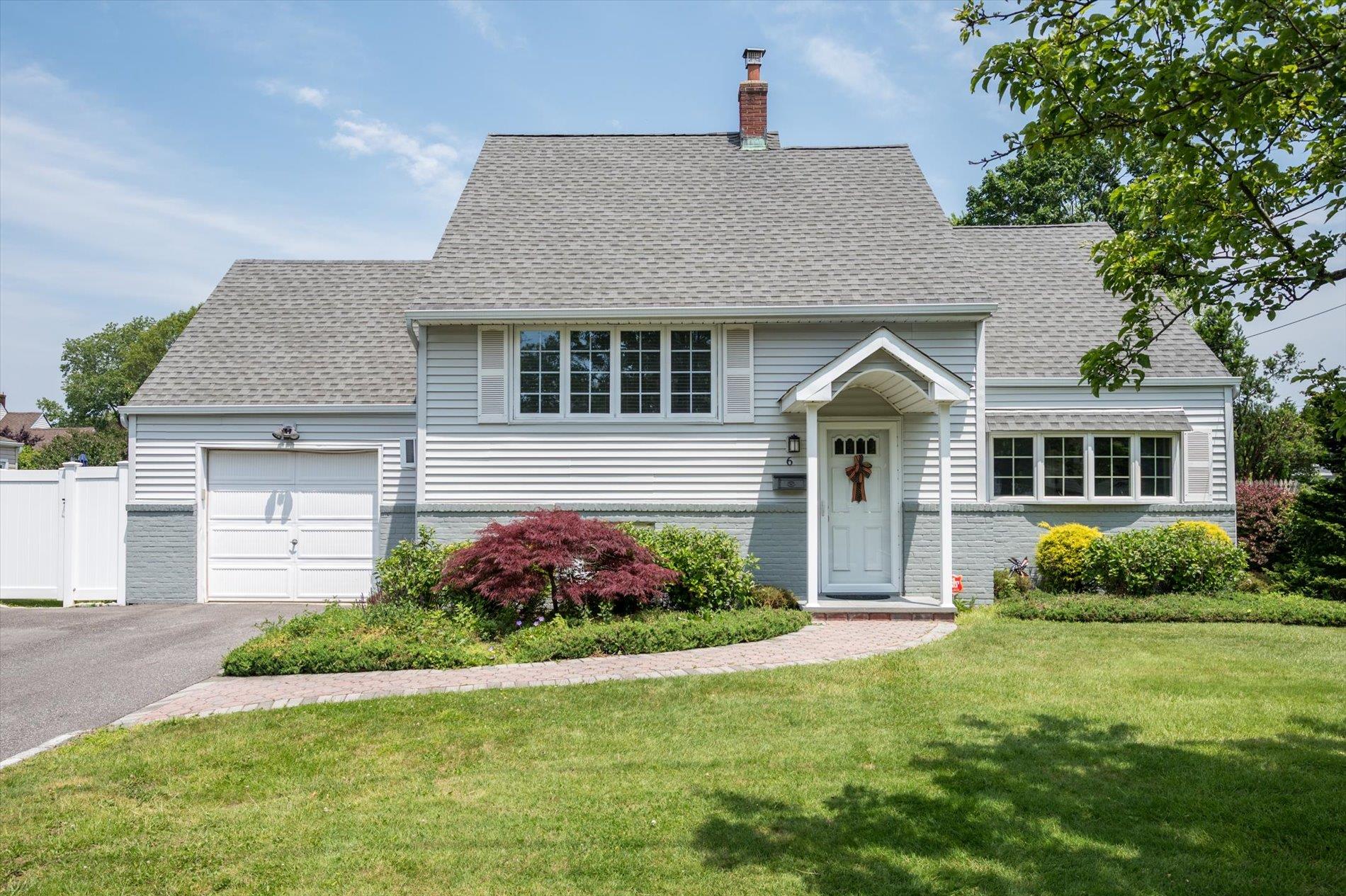 Property for Sale at Plumtree Lane, South Huntington, Hamptons, NY - Bedrooms: 3 
Bathrooms: 1  - $599,000