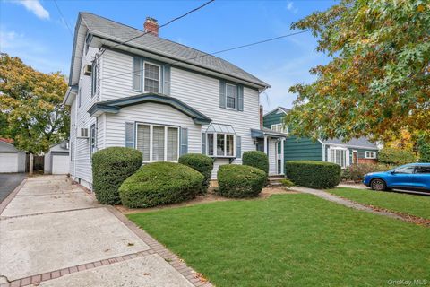 Photo of 11 Westminster Road, Rockville Centre, NY 11570 (MLS # 925350) Photo of 11 Westminster Road, Rockville Centre, NY 11570 (MLS # 925350)