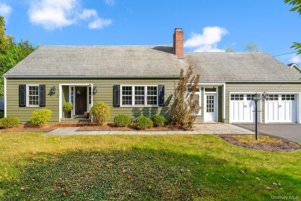 Photo of 102 Cedar Avenue, Poughkeepsie, NY 12603 (MLS # 927078)