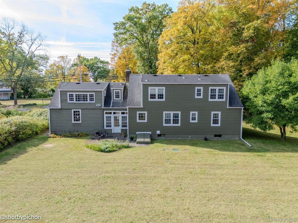 Photo of 102 Cedar Avenue, Poughkeepsie, NY 12603 (MLS # 927078)