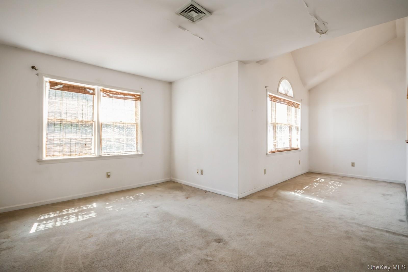 Hyde Park, New York 12538, United States, 2 Bedrooms Bedrooms, ,3 BathroomsBathrooms,Residential,Pending,195579