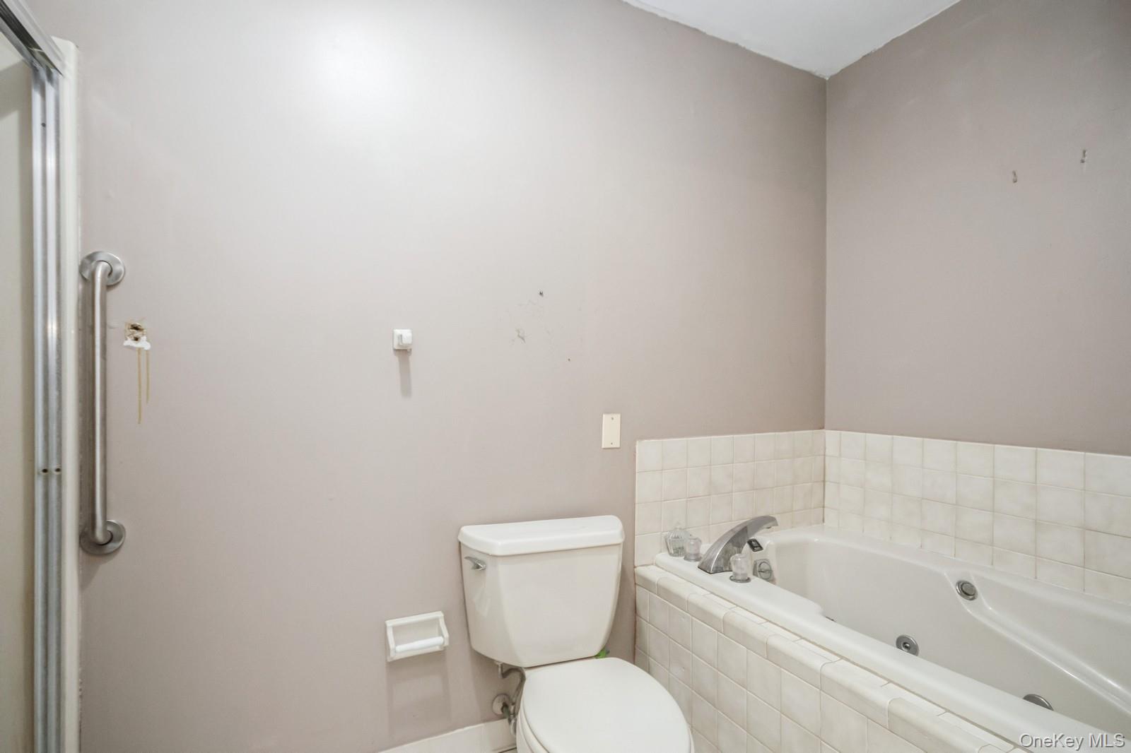 Hyde Park, New York 12538, United States, 2 Bedrooms Bedrooms, ,3 BathroomsBathrooms,Residential,Pending,195579