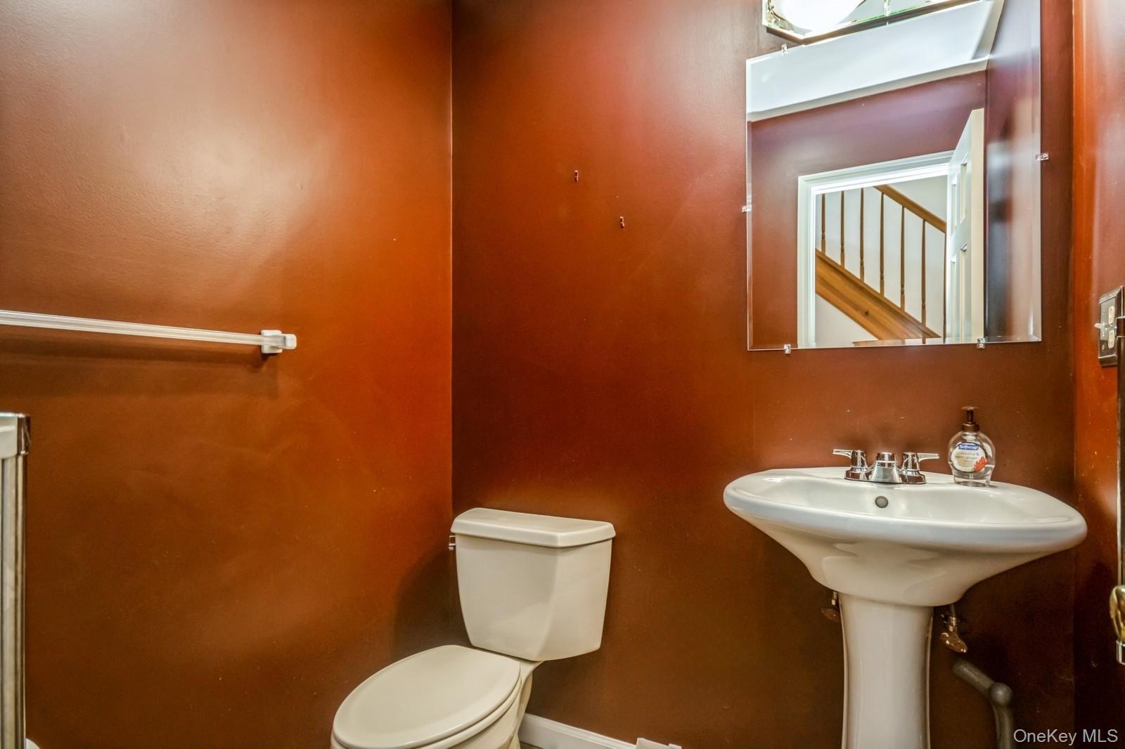 Hyde Park, New York 12538, United States, 2 Bedrooms Bedrooms, ,3 BathroomsBathrooms,Residential,Pending,195579