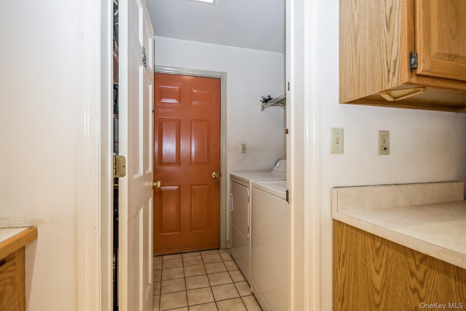 Hyde Park, New York 12538, United States, 2 Bedrooms Bedrooms, ,3 BathroomsBathrooms,Residential,Pending,195579