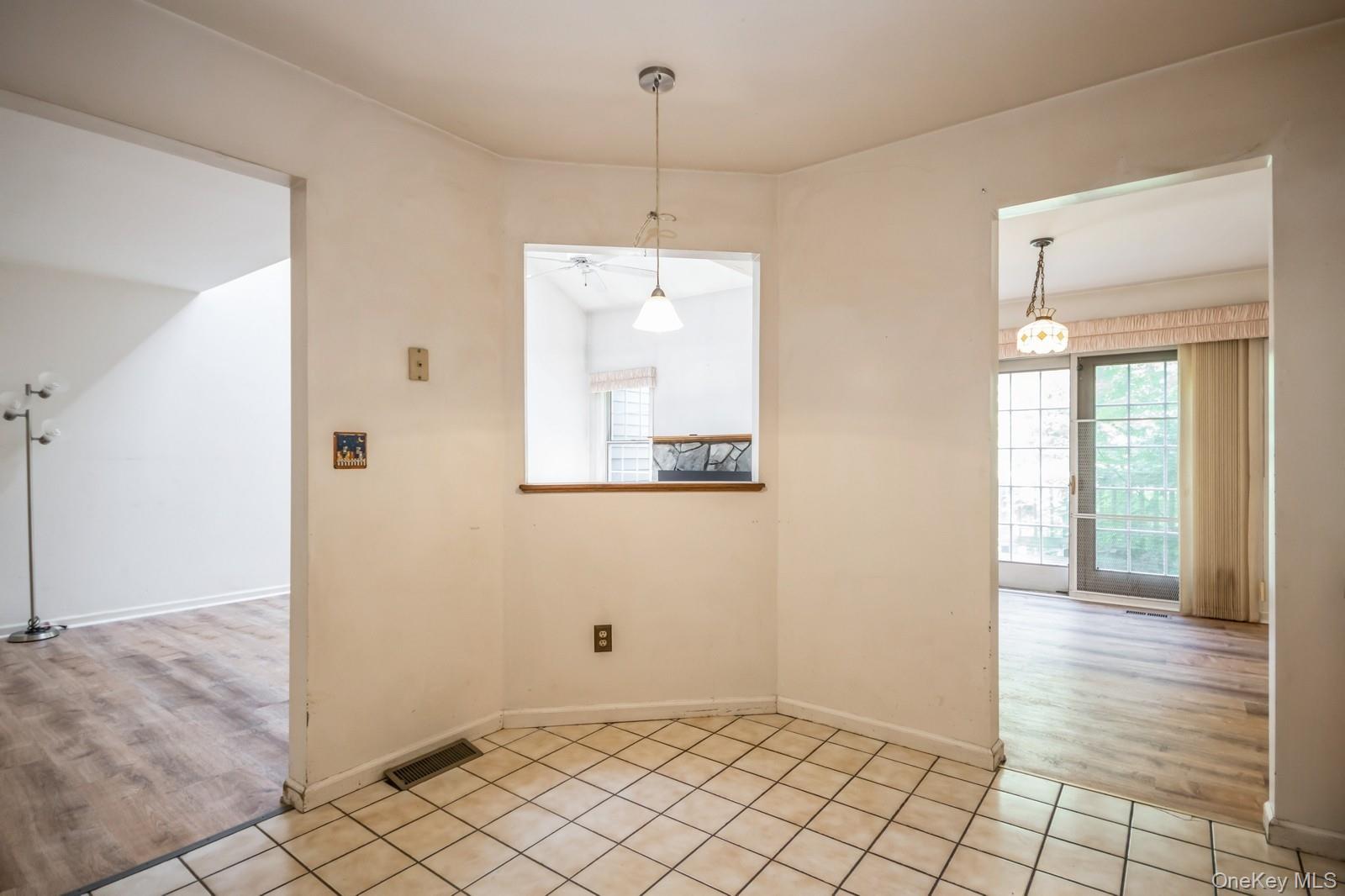 Hyde Park, New York 12538, United States, 2 Bedrooms Bedrooms, ,3 BathroomsBathrooms,Residential,Pending,195579