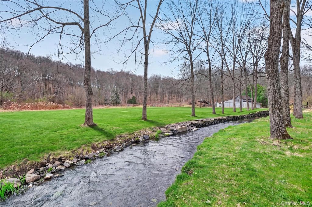 Photo of 194 Vineyard Avenue, Highland, NY 12528 (MLS # 984772)