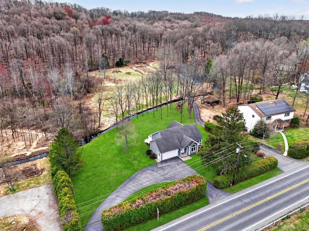 Photo of 194 Vineyard Avenue, Highland, NY 12528 (MLS # 984772)