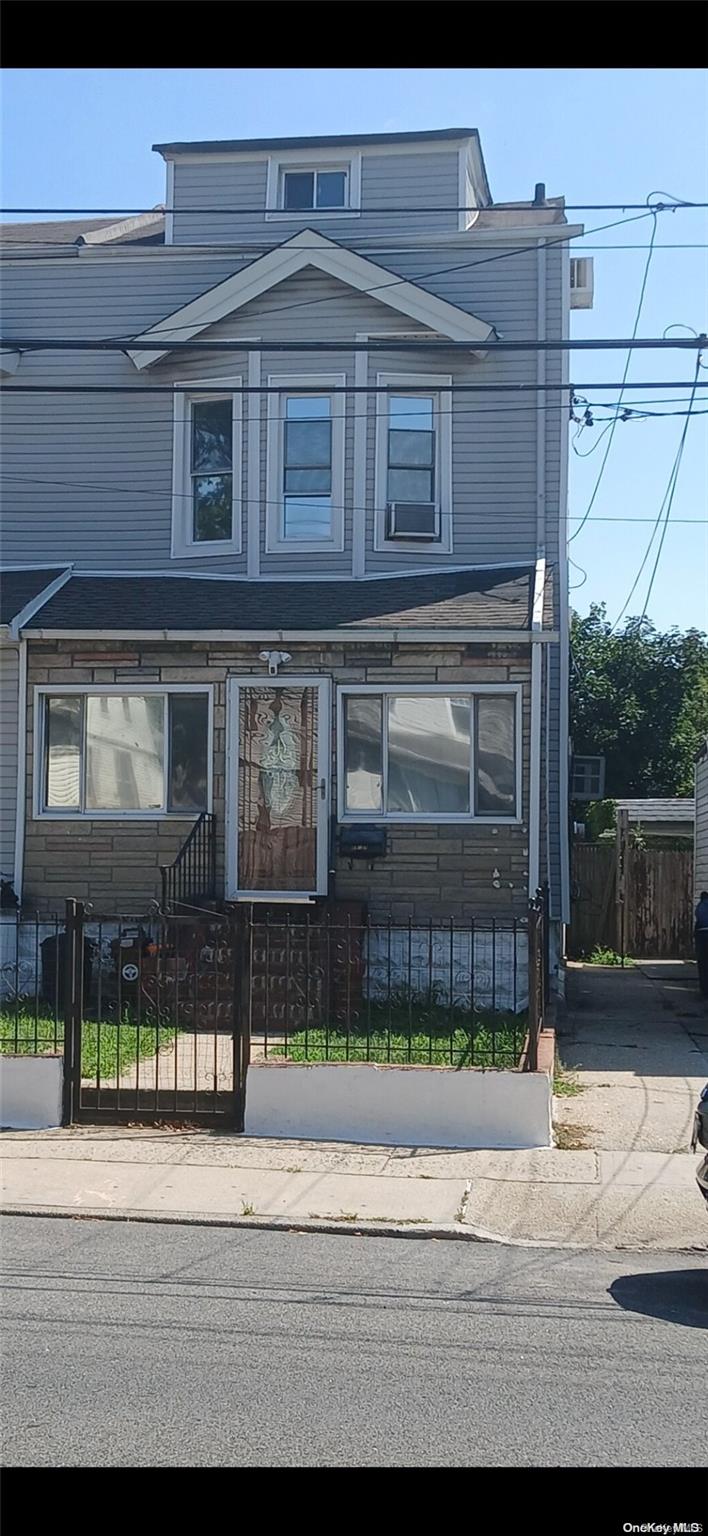 91st Street, Woodhaven, Queens, NY - 4 Bedrooms  
3 Bathrooms  
7 Rooms - 