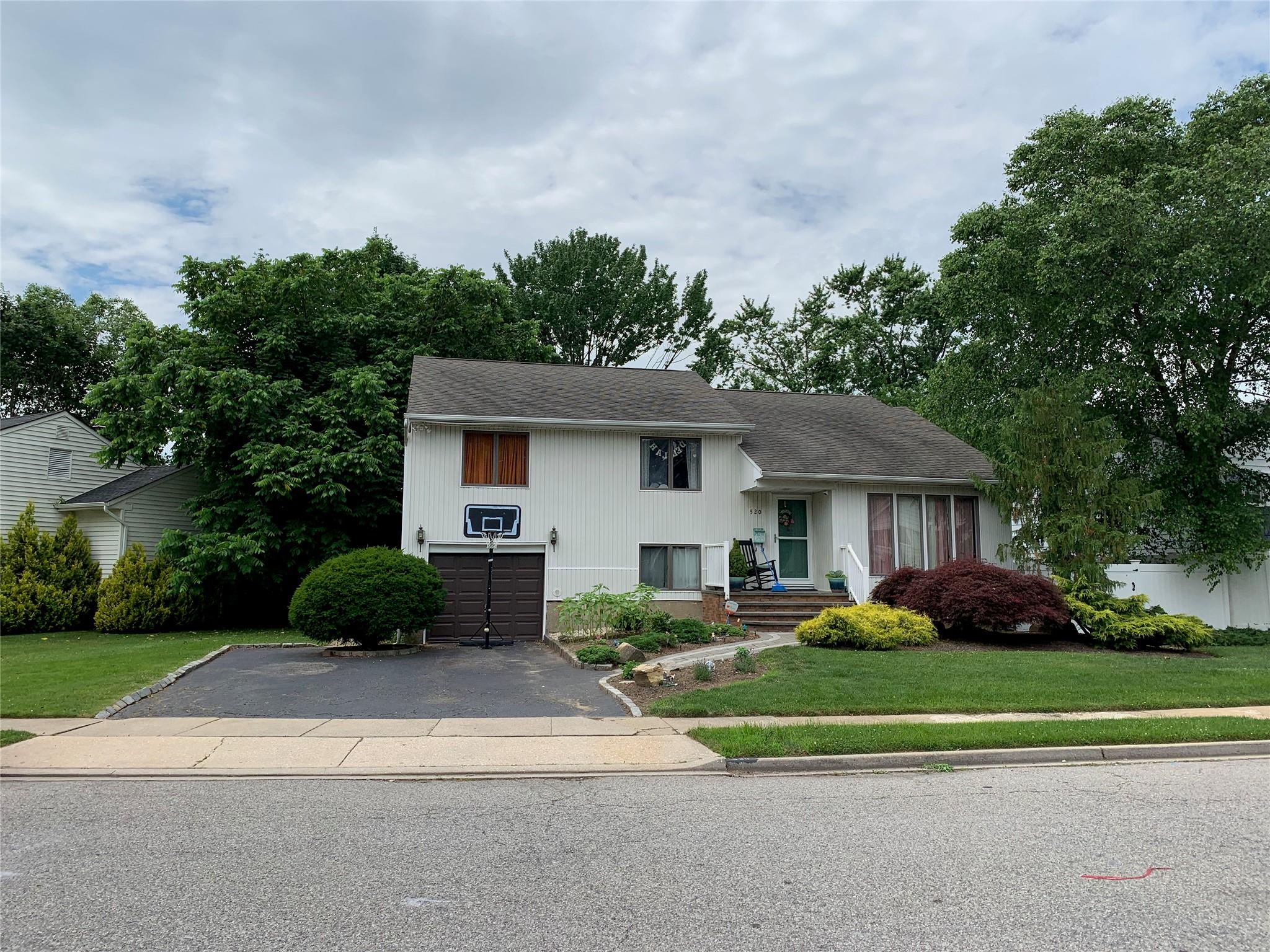 520 Ann Lane, Wantagh, Florida image 1