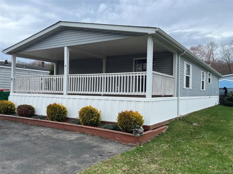Mobile Home For Sale - 4 Scribo Lane<br/> Dutchess County, Wappingers Falls, NY 12590