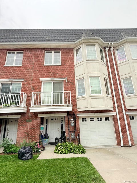 Photo of 314 Soundview Lane, College Point, NY 11356 (MLS # 1029517)