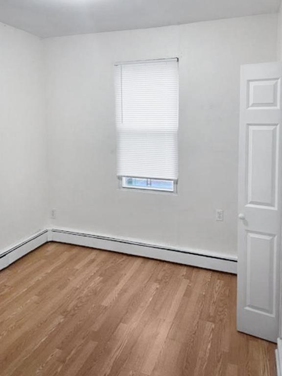 11th Ave Ave, College Point, Queens, NY - 3 Bedrooms  
1 Bathrooms  
5 Rooms - 