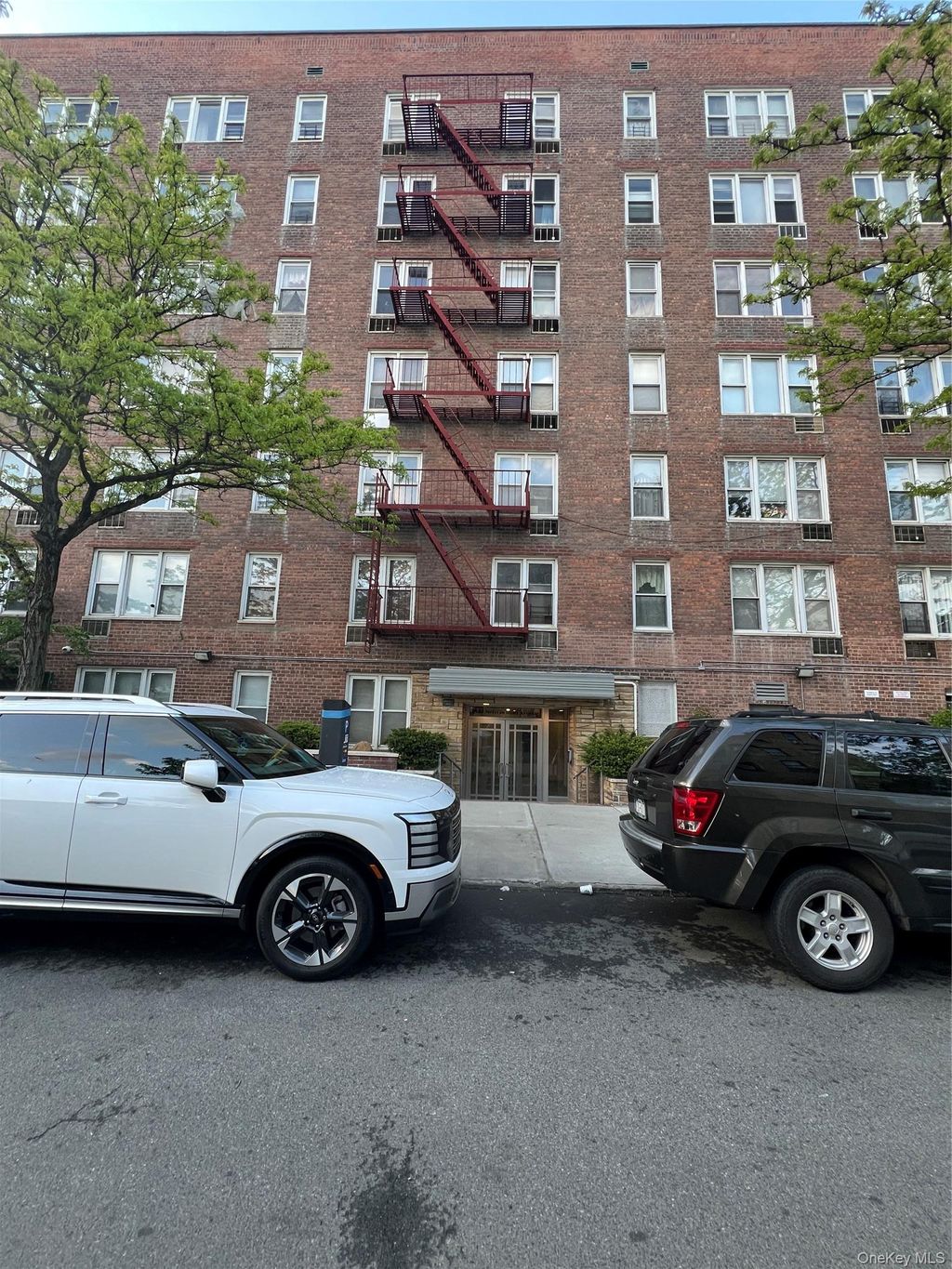 Photo of 1332 Metropolitan Avenue #3G, Bronx, NY 10462 (MLS # 988215)