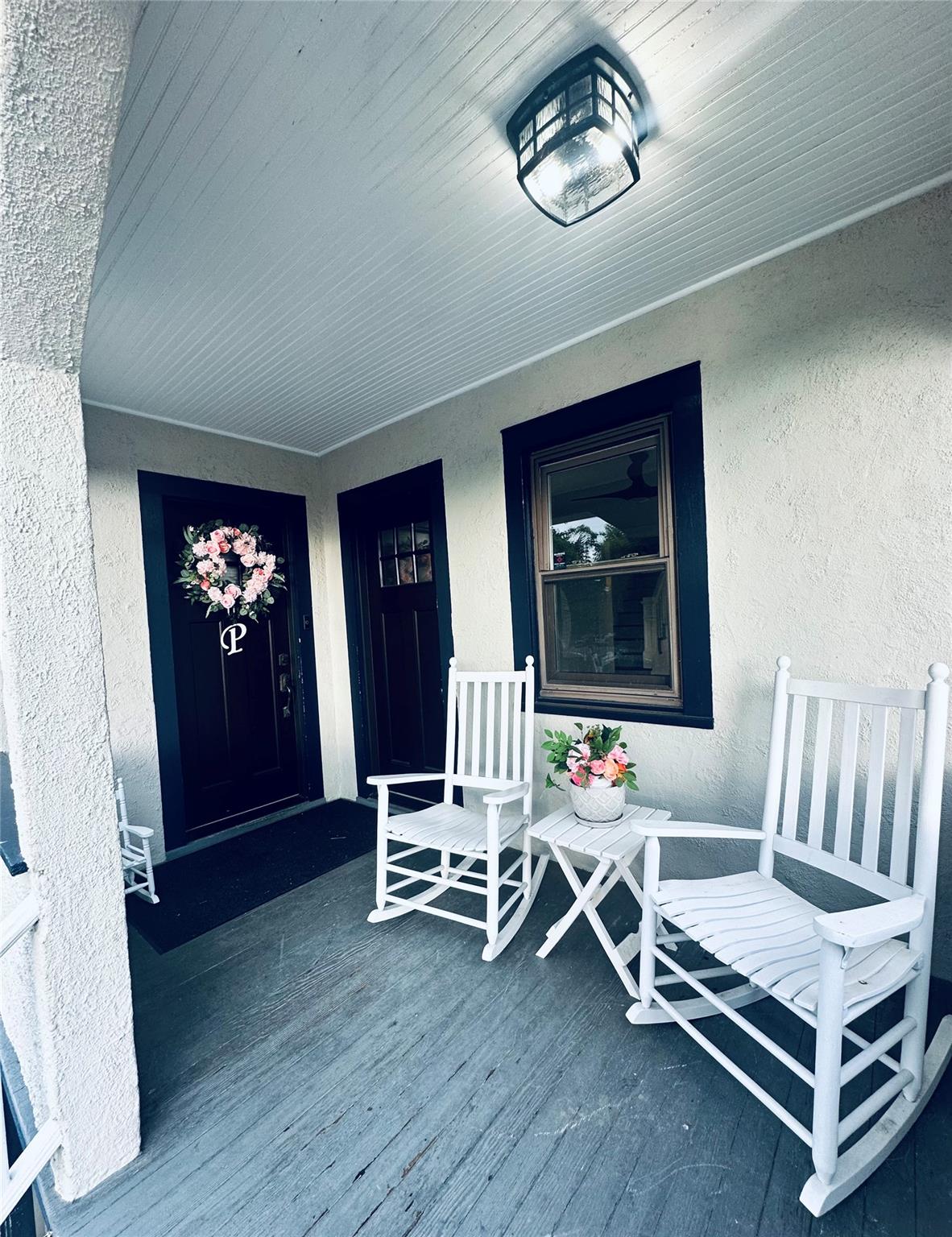Stanley Avenue, Ossining, New York - 2 Bedrooms  
1 Bathrooms  
5 Rooms - 