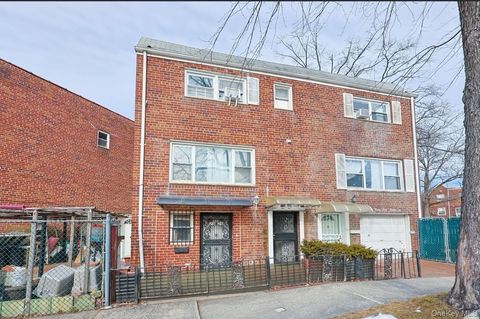 Photo of 25-26 Bayside Lane, Bayside, NY 11358 (MLS # 955908)