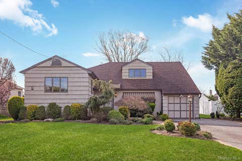 Homes For Sale - 1954 Brook Park Drive<br/> Merrick, NY 11566