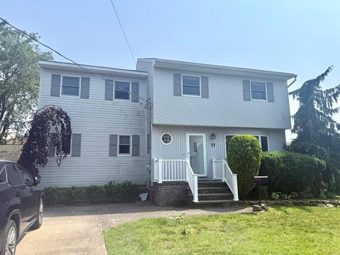 Photo of 77 Hampton Place, Freeport, NY 11520 (MLS # 881551) Photo of 77 Hampton Place, Freeport, NY 11520 (MLS # 881551)