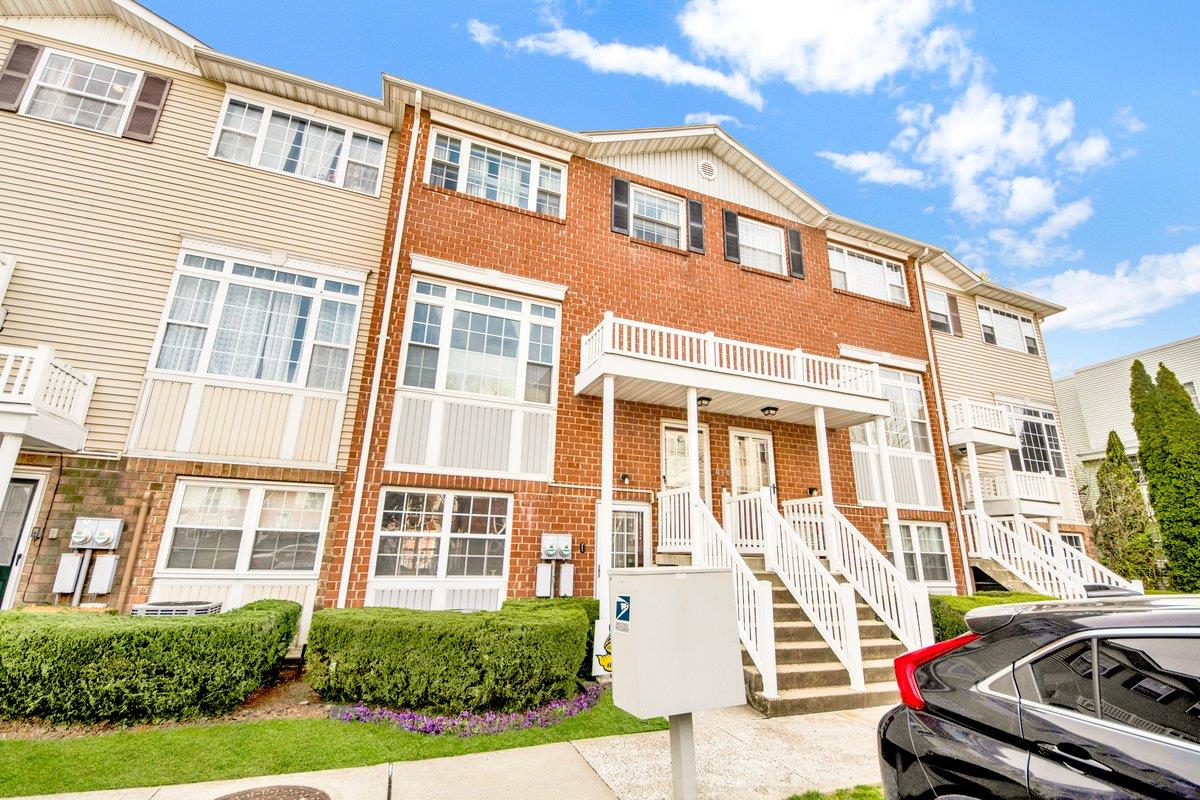 Neptune Lane 5, Bronx, New York - 2 Bedrooms  
1 Bathrooms  
5 Rooms - 