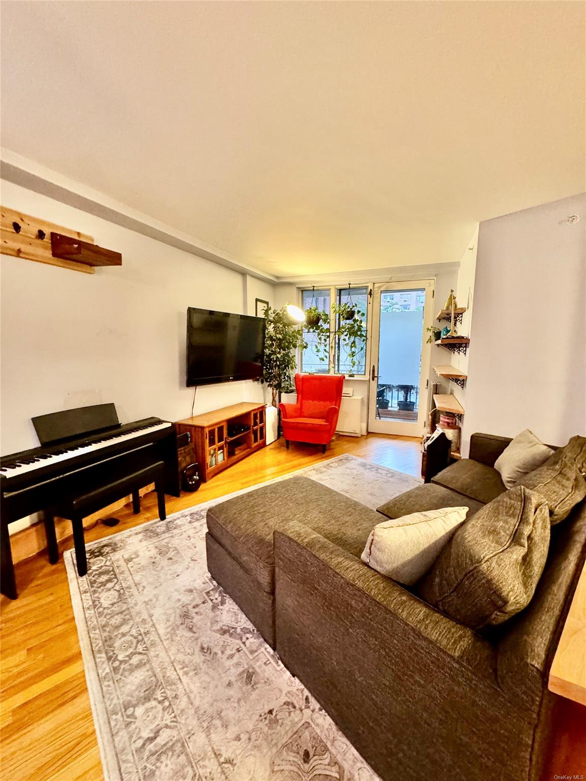 Curzon Road 2B, Richmond Hill, Queens, NY - 2 Bedrooms  
2 Bathrooms  
4 Rooms - 