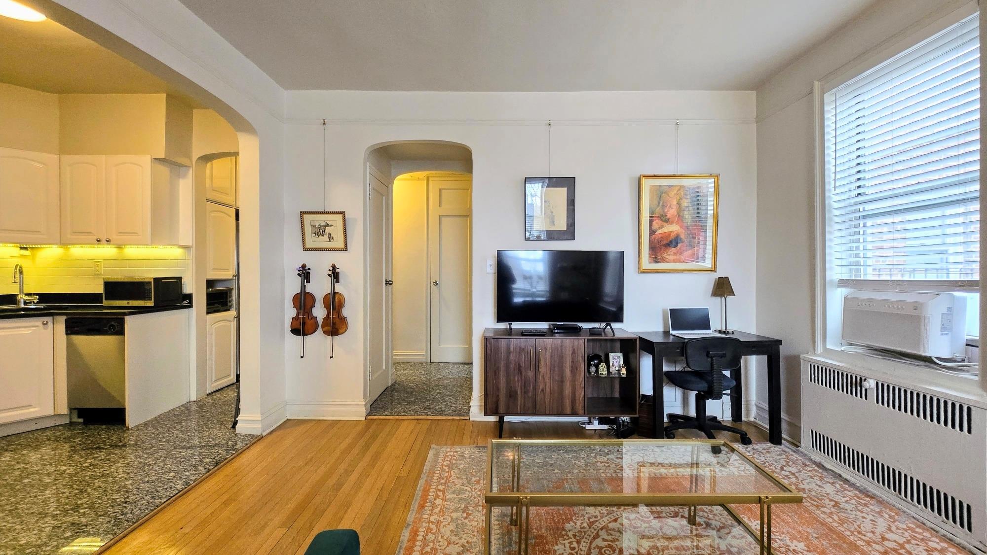 75th Avenue K6, Forest Hills, Queens, NY - 2 Bedrooms  
1 Bathrooms  
5 Rooms - 