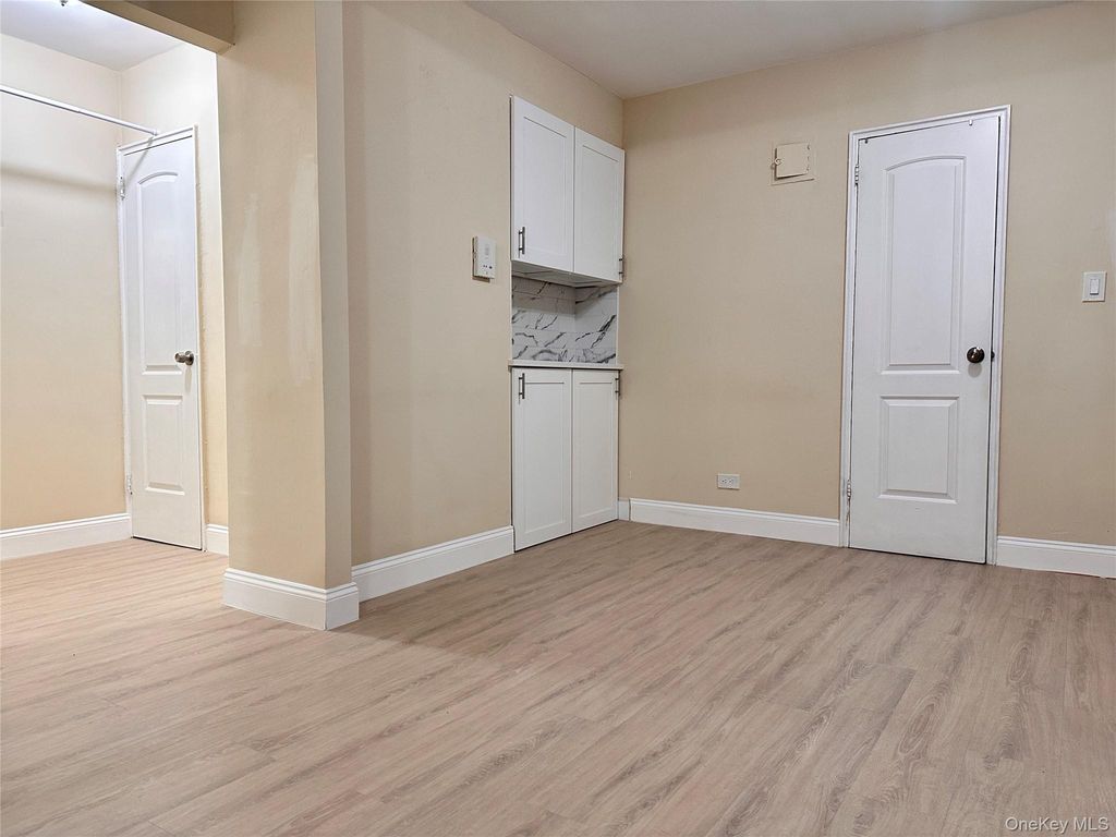 Photo of 147-37 38th Avenue #C23, Flushing, NY 11354 (MLS # 946226)