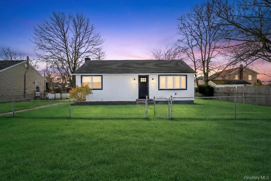 Photo of 33 Silverpine Drive, Amityville, NY 11701 (MLS # 965764)