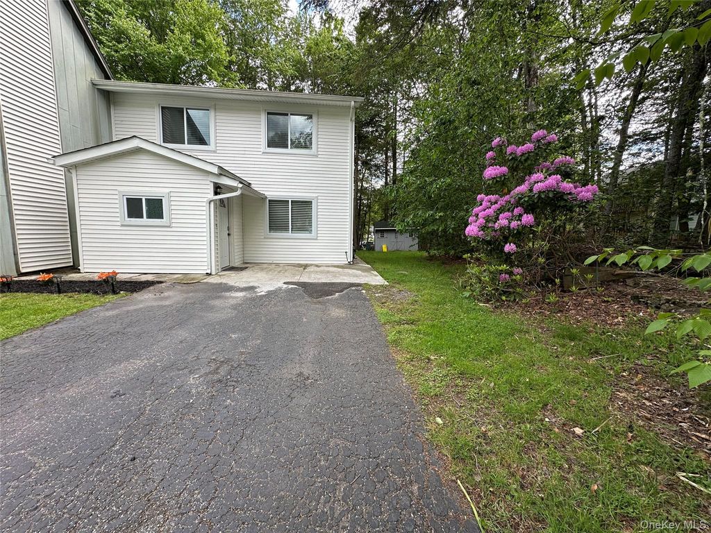 Photo of 34 Elizabeth Way, Kiamesha Lake, NY 12751 (MLS # 1007627)