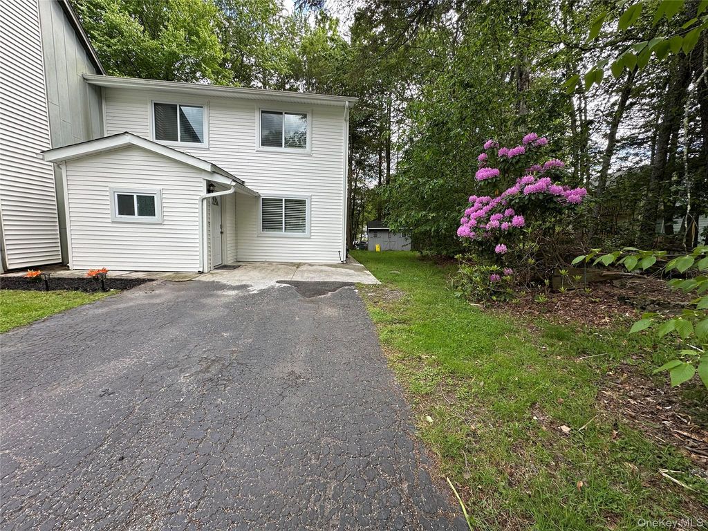 Photo of 34 Elizabeth Way, Kiamesha Lake, NY 12751 (MLS # 1007627)