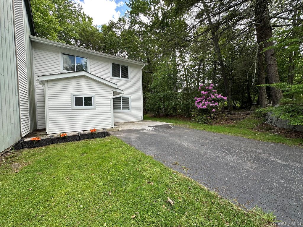 Photo of 34 Elizabeth Way, Kiamesha Lake, NY 12751 (MLS # 1007627)