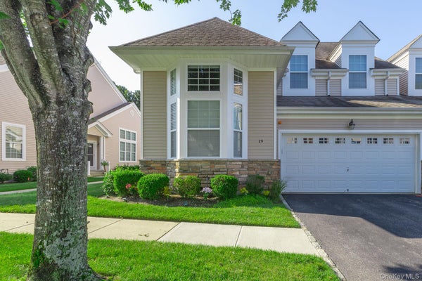 19 EMILIE DR, CENTER MORICHES, NY 11934 - Image 8183cbd2910eeff3fb543d2193e20c1d/3754425795