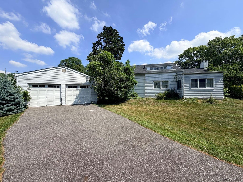 Photo of 126 Eaton Lane, West Islip, NY 11795 (MLS # 1020365)