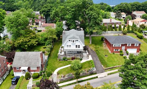 209 Van Cortlandt Park Avenue Yonkers NY 10705