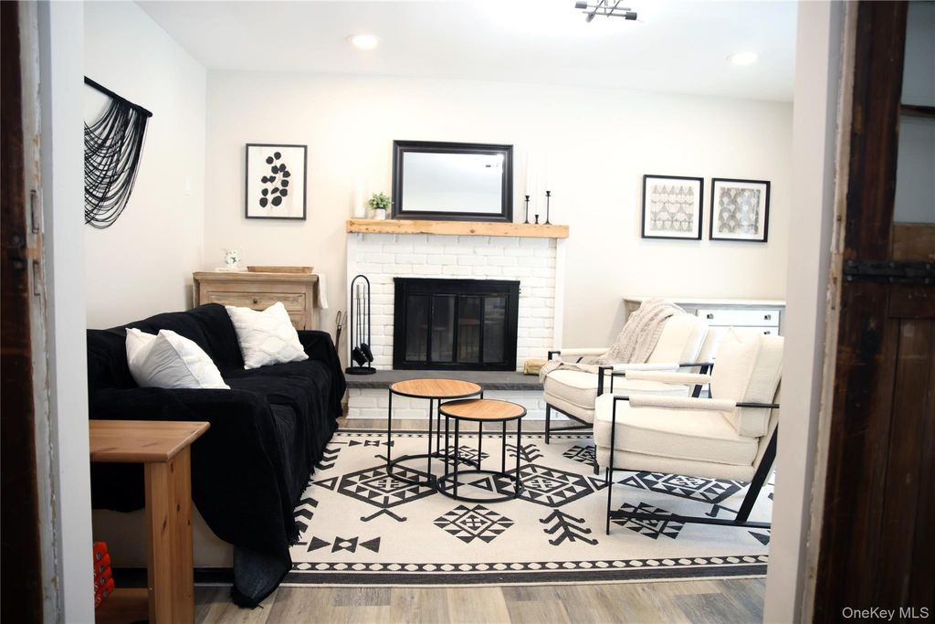 Photo of 22 Berkshire Road, West Babylon, NY 11704 (MLS # 964907)