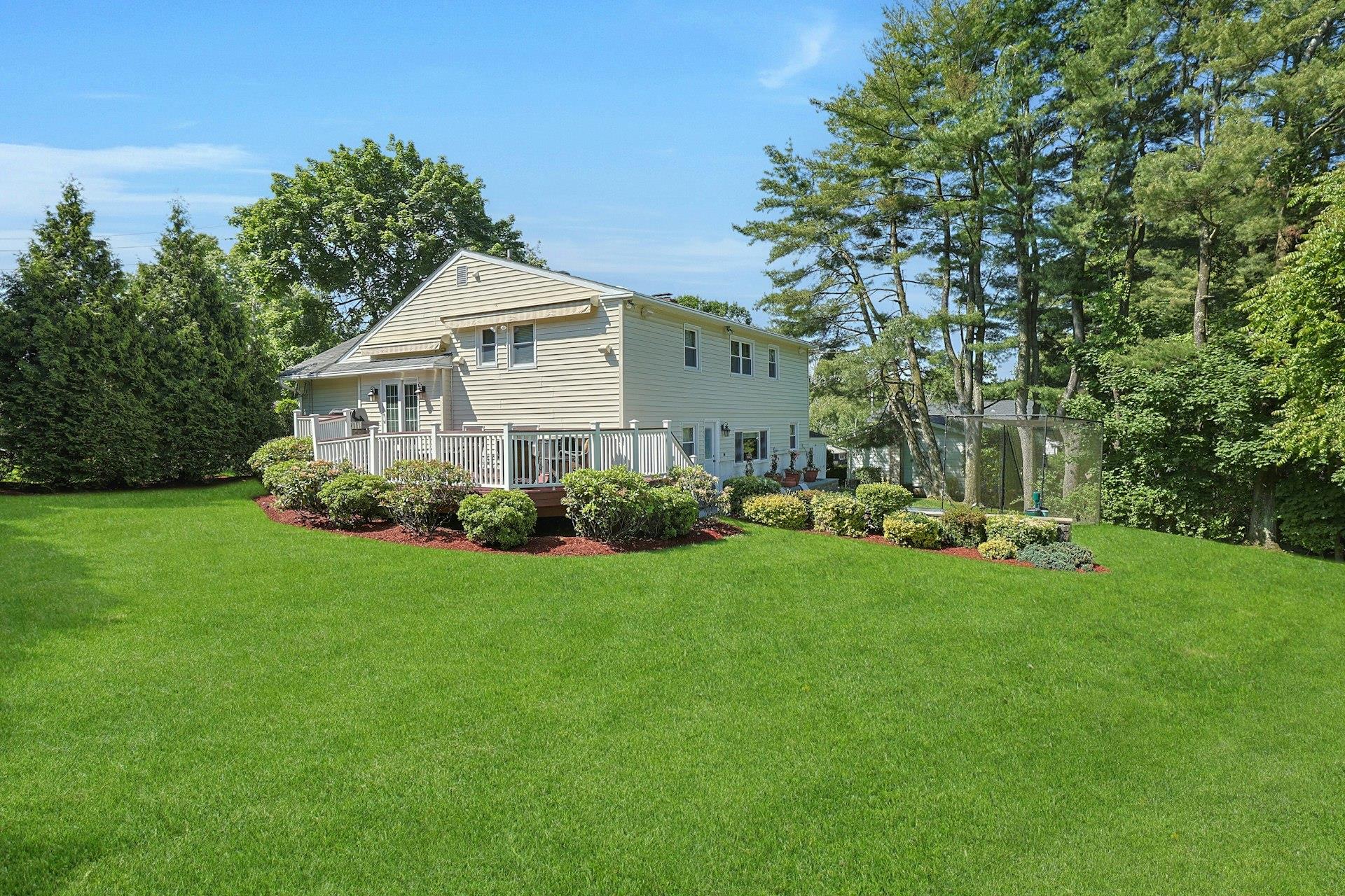 New Rochelle, New York 10804, United States, 4 Bedrooms Bedrooms, ,3 BathroomsBathrooms,Residential,Active,150812