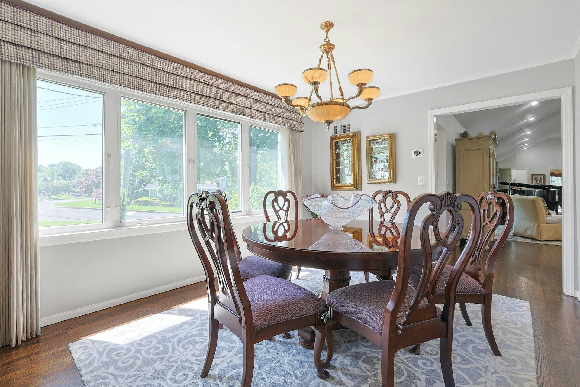 New Rochelle, New York 10804, United States, 4 Bedrooms Bedrooms, ,3 BathroomsBathrooms,Residential,Active,150812