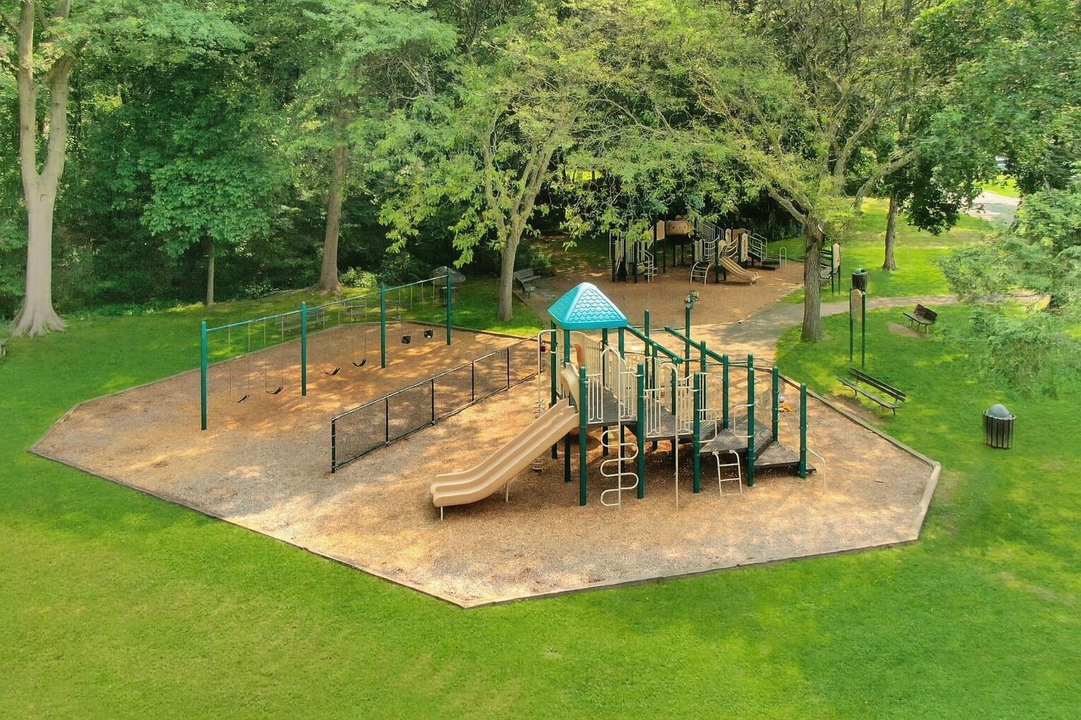 New Rochelle, New York 10804, United States, 4 Bedrooms Bedrooms, ,3 BathroomsBathrooms,Residential,Active,150812