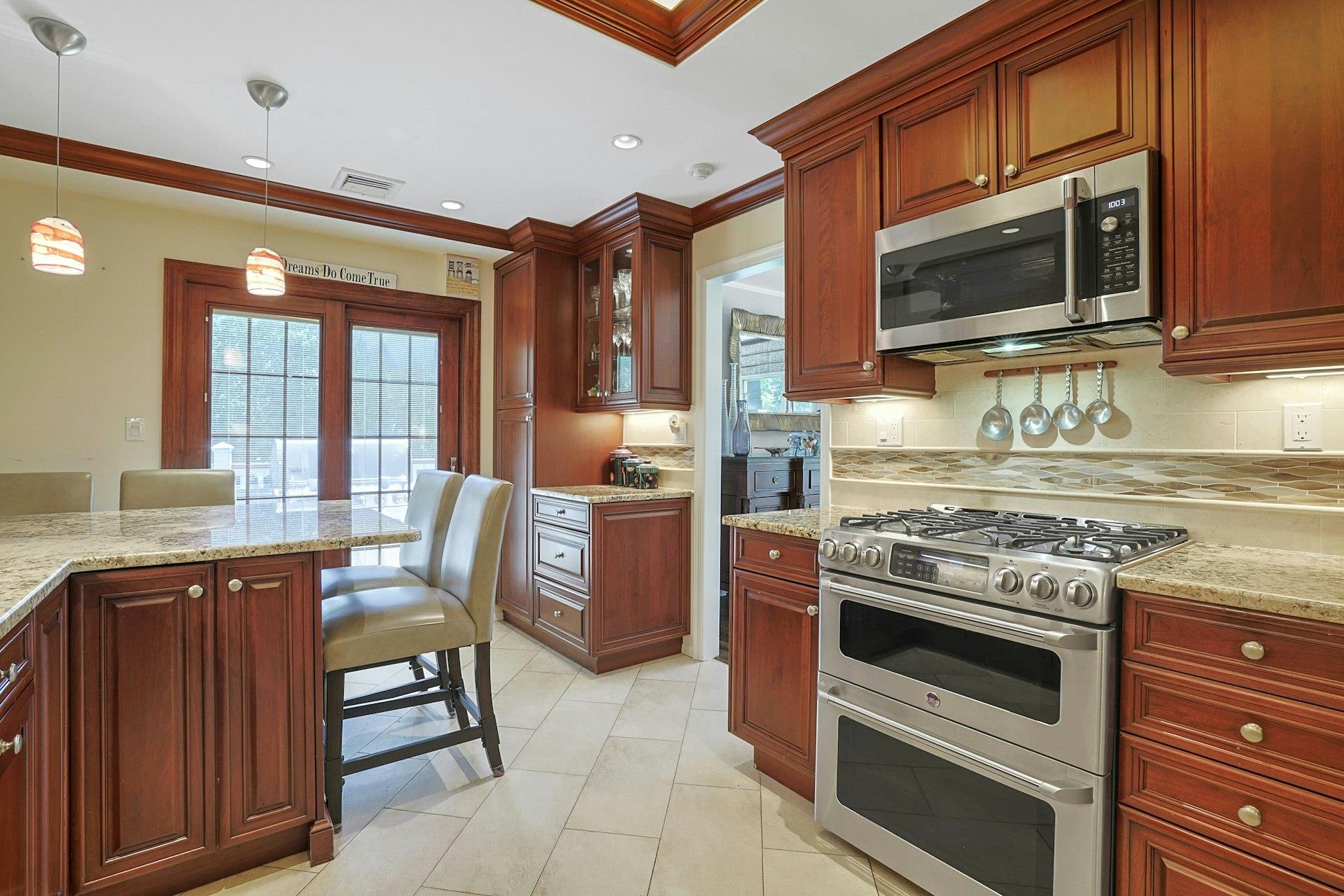 New Rochelle, New York 10804, United States, 4 Bedrooms Bedrooms, ,3 BathroomsBathrooms,Residential,Active,150812