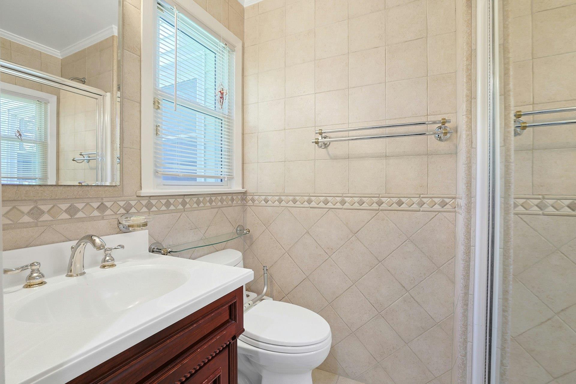 New Rochelle, New York 10804, United States, 4 Bedrooms Bedrooms, ,3 BathroomsBathrooms,Residential,Active,150812