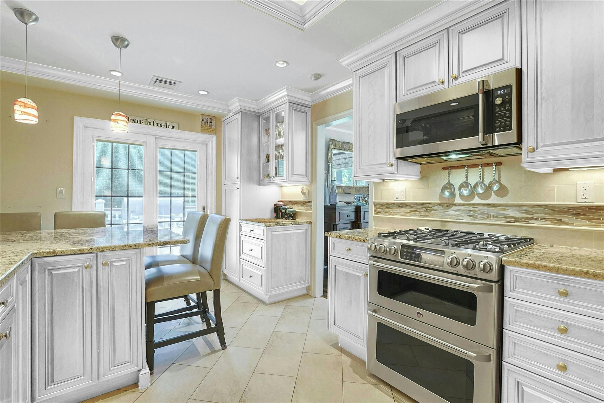 New Rochelle, New York 10804, United States, 4 Bedrooms Bedrooms, ,3 BathroomsBathrooms,Residential,Active,150812