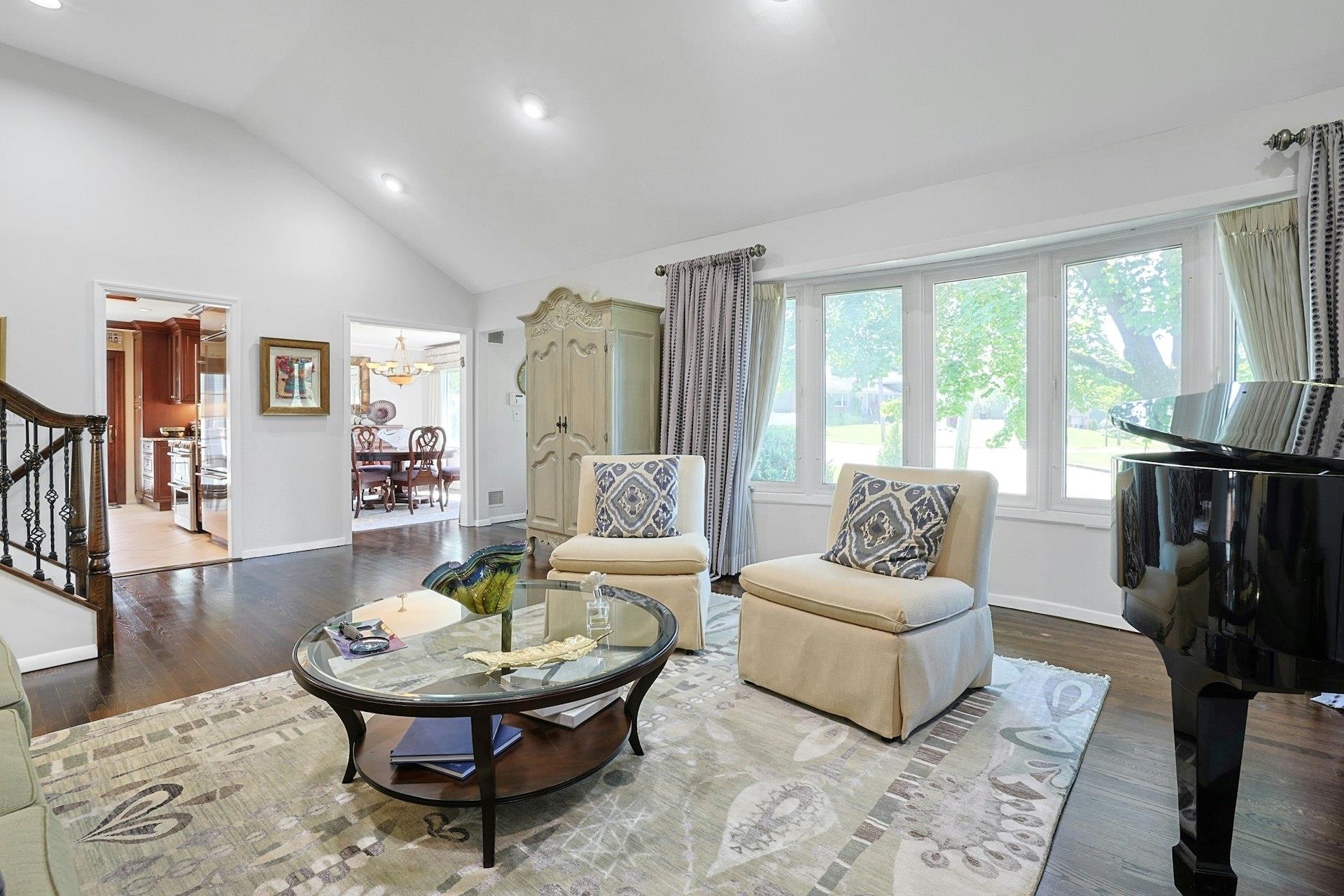 New Rochelle, New York 10804, United States, 4 Bedrooms Bedrooms, ,3 BathroomsBathrooms,Residential,Active,150812